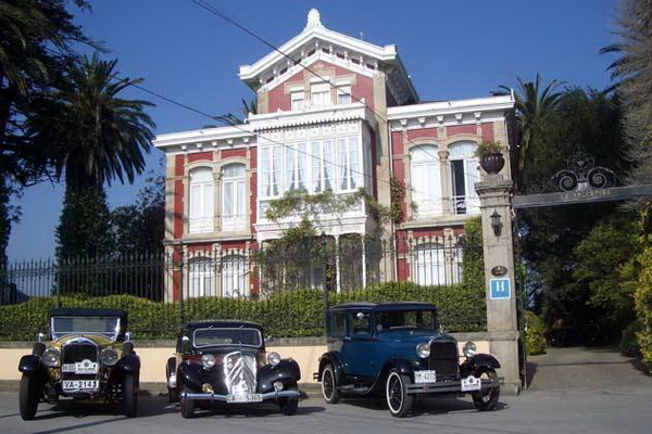 Vintage cars Asturias Photo of classic car touring Spain